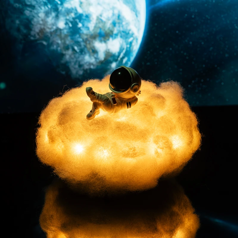 Skorter | Astronaut Cloud Lamp - AstroCloud