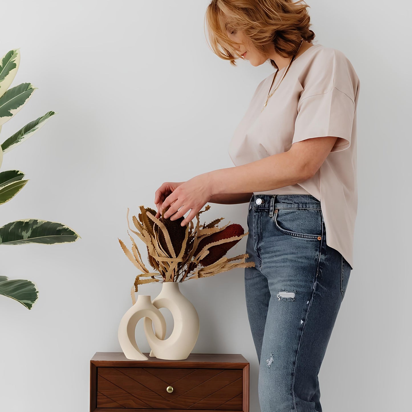 Skorter of two interwoven vases - Decorative harmony