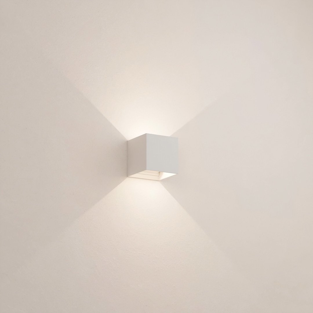 Skorter | LumenGuard - Modern Wall Lamp