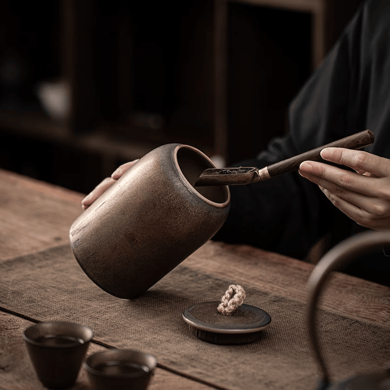 Skorter storage in ceramic