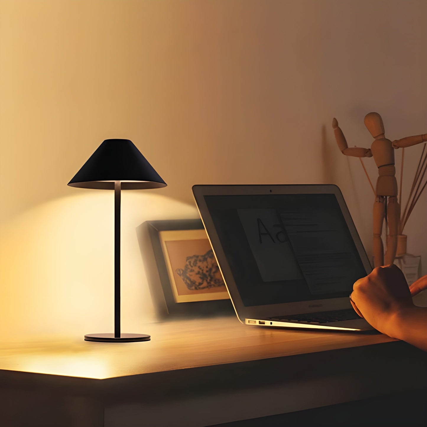 Skorter | Minimalistic dimmable Touch table lamp - waterproof and rechargeable light Color