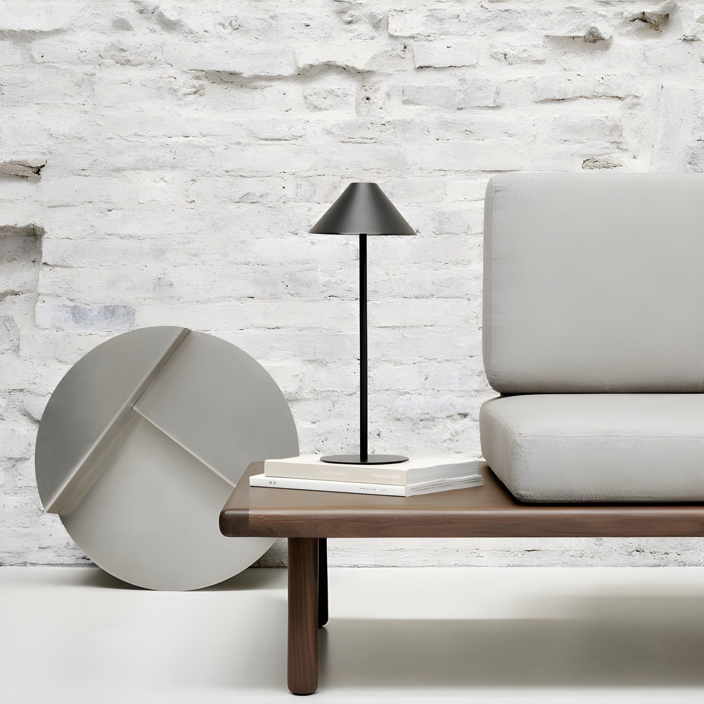 Skorter | Minimalistic dimmable Touch table lamp - waterproof and rechargeable light Color