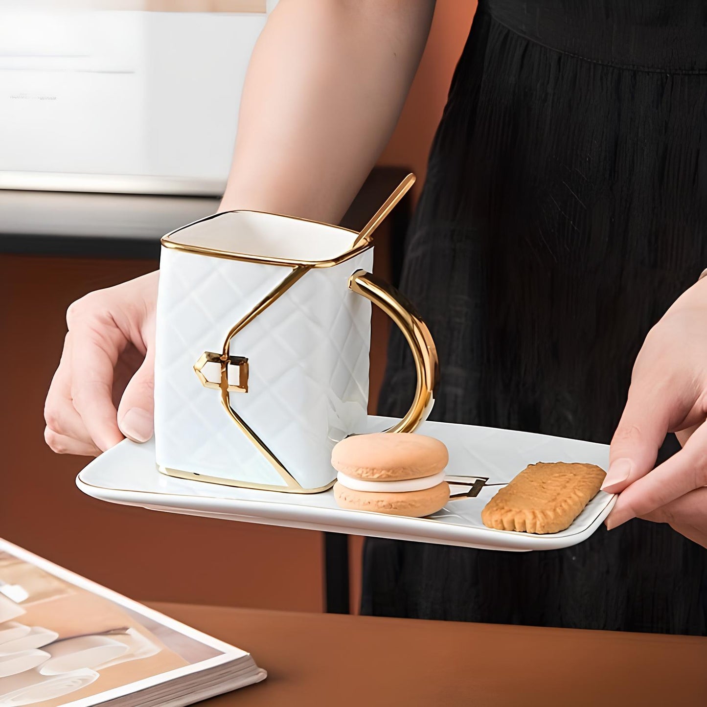 Skorter in the form of handbag