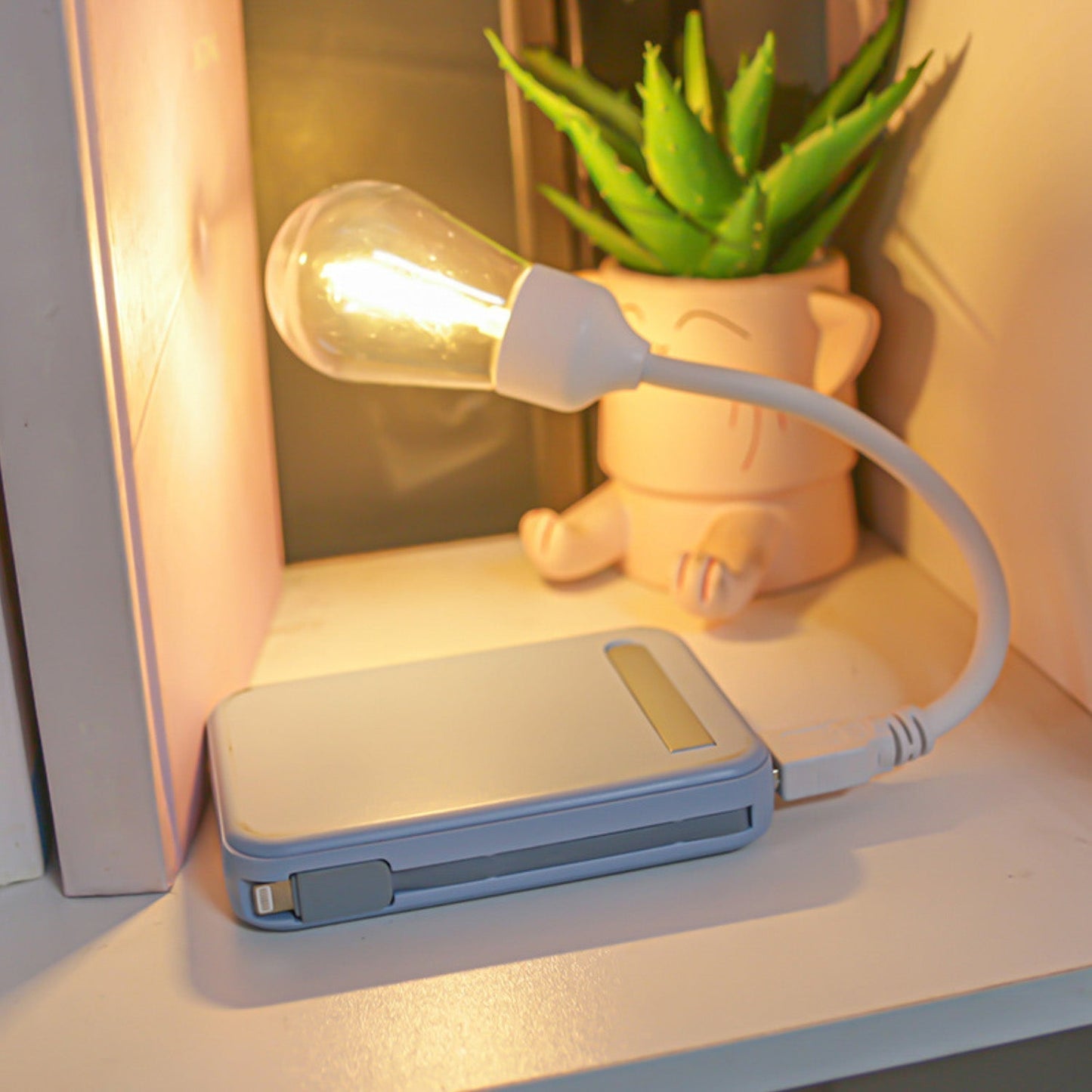 Skorter | FlexiGlow - USB LED Rotatable Night Light – Flexible Reading Light for the Road