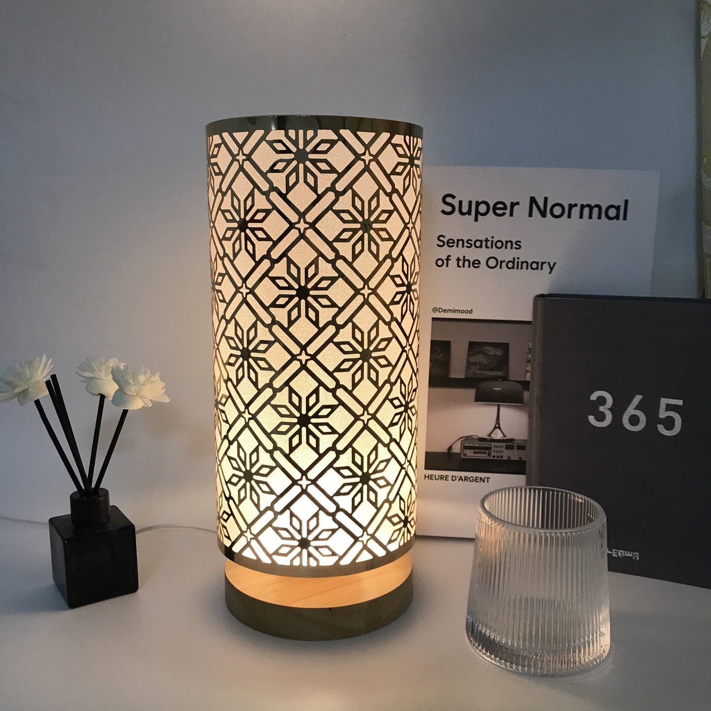 Skorter | LumiPattern - Modern USB-powered Table Lamp, Adjustable Brightness, Metal Frame and Plasticized Shade
