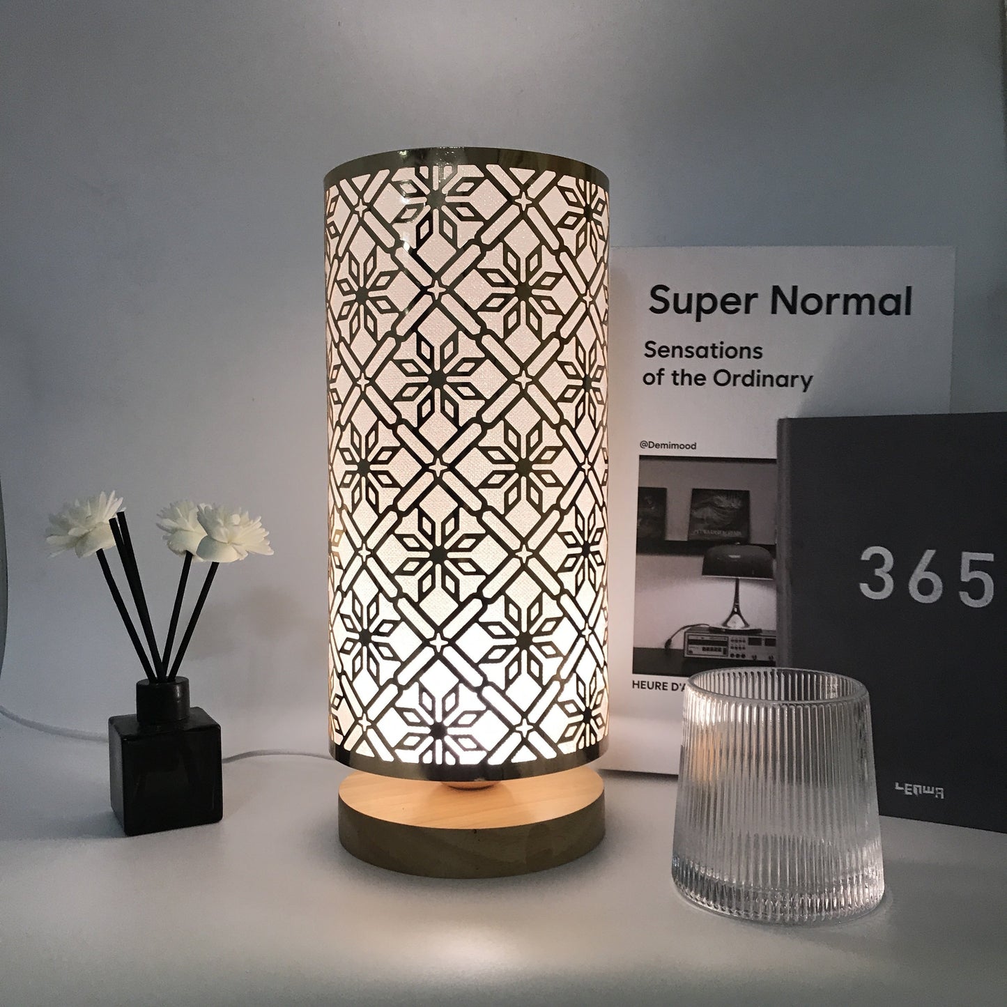Skorter | LumiPattern - Modern USB-powered Table Lamp, Adjustable Brightness, Metal Frame and Plasticized Shade