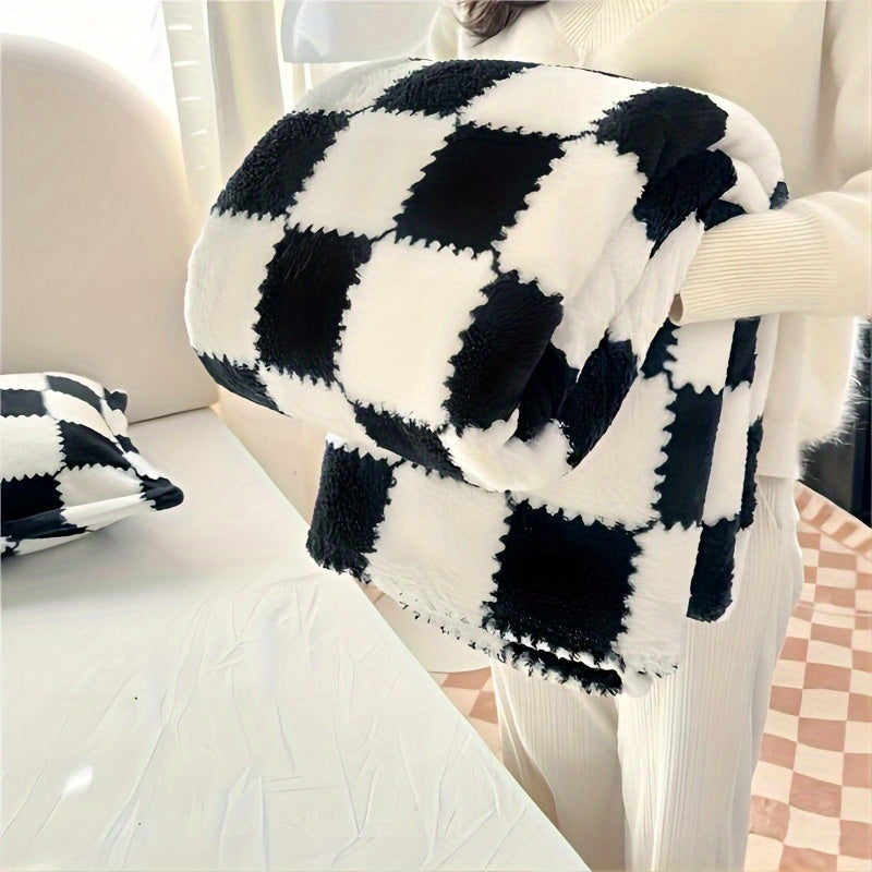 Skorter | Cozy Traditional Checkered Flannel Blanket - Red/White or Black/White - Warm and Washable