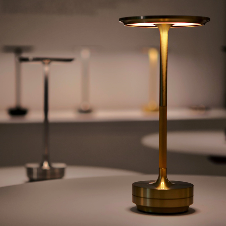 Skorter | Eluminar - Premium table lamp