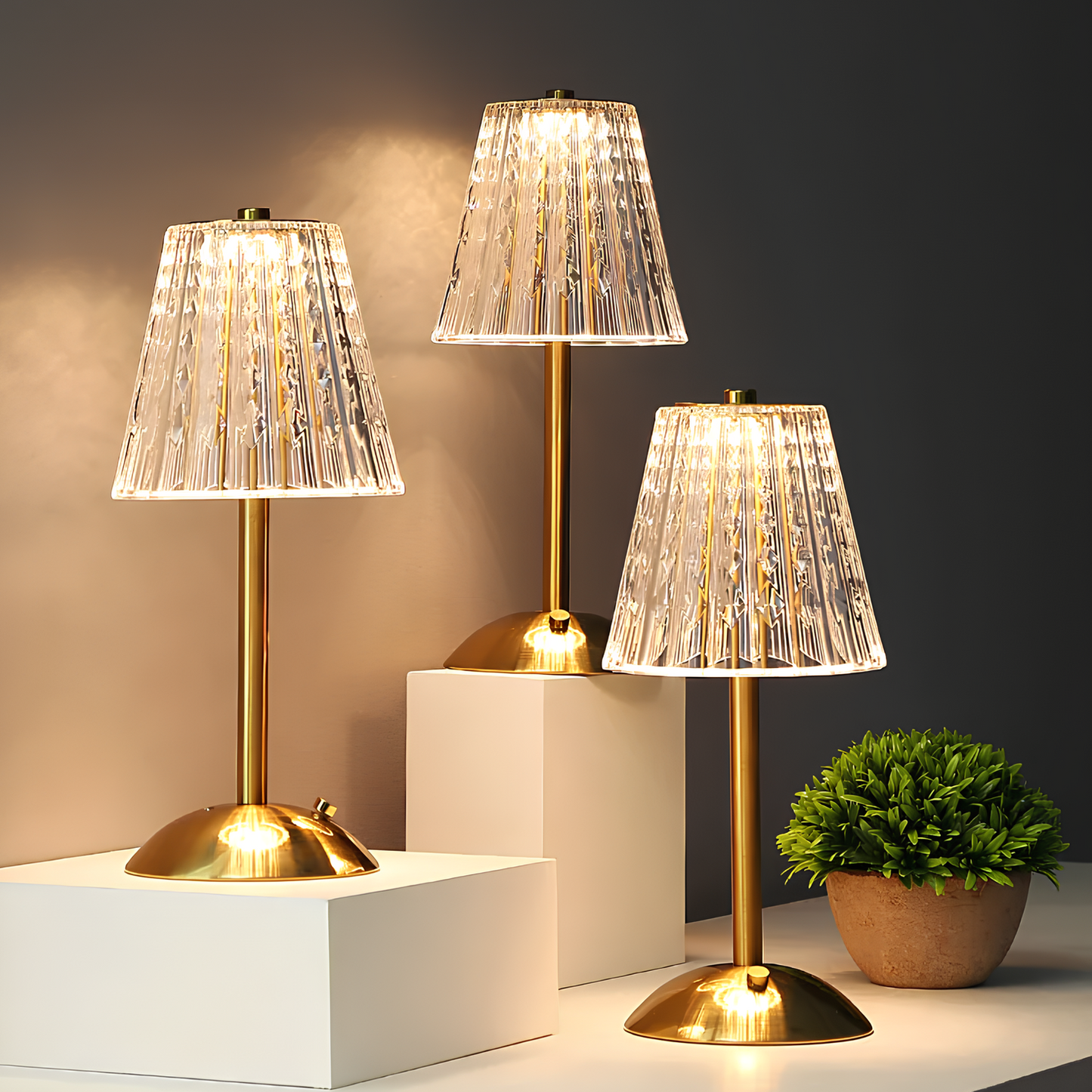 Skorter | Golden Crystal Table Lamp - Aurora Luxe