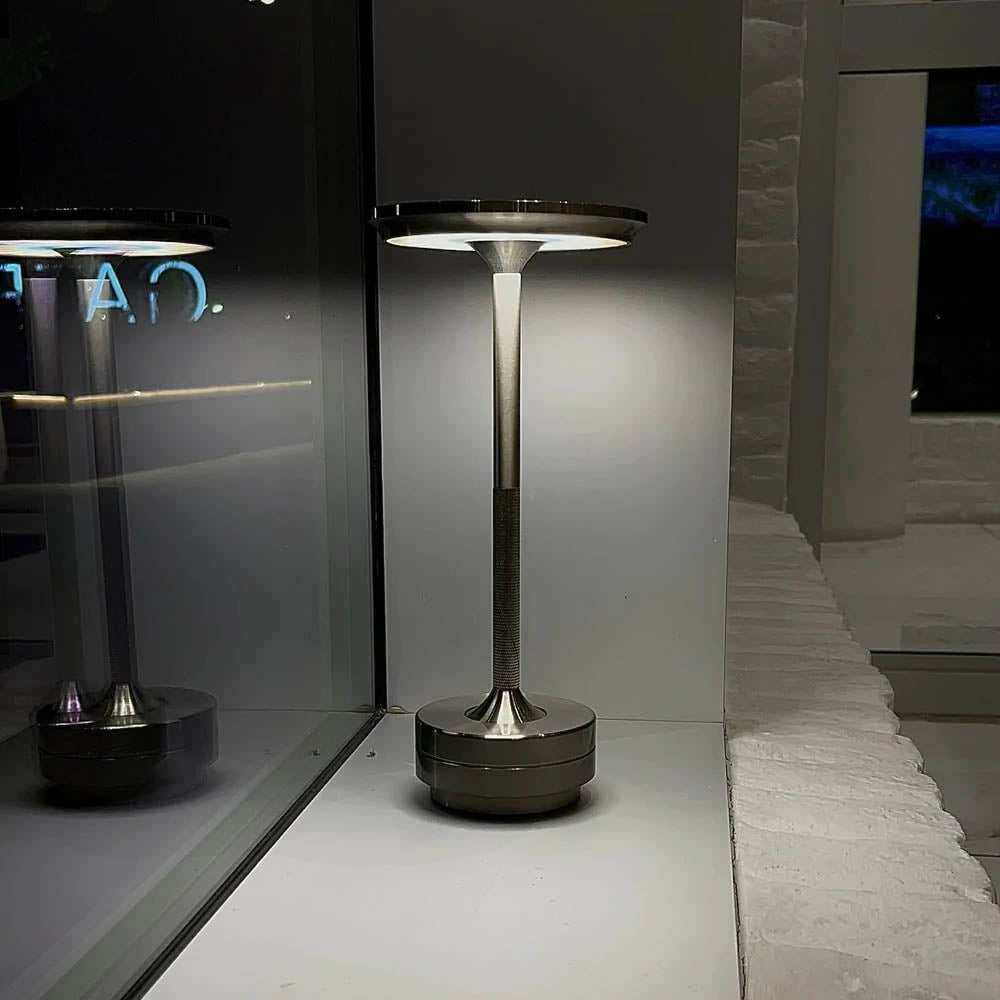 Skorter | Eluminar - Premium table lamp