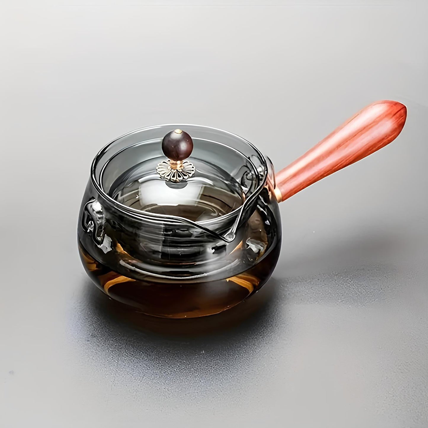 Skorter rotating in crystal glass