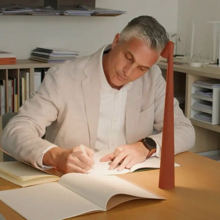 Skorter | Sculpting table lamp