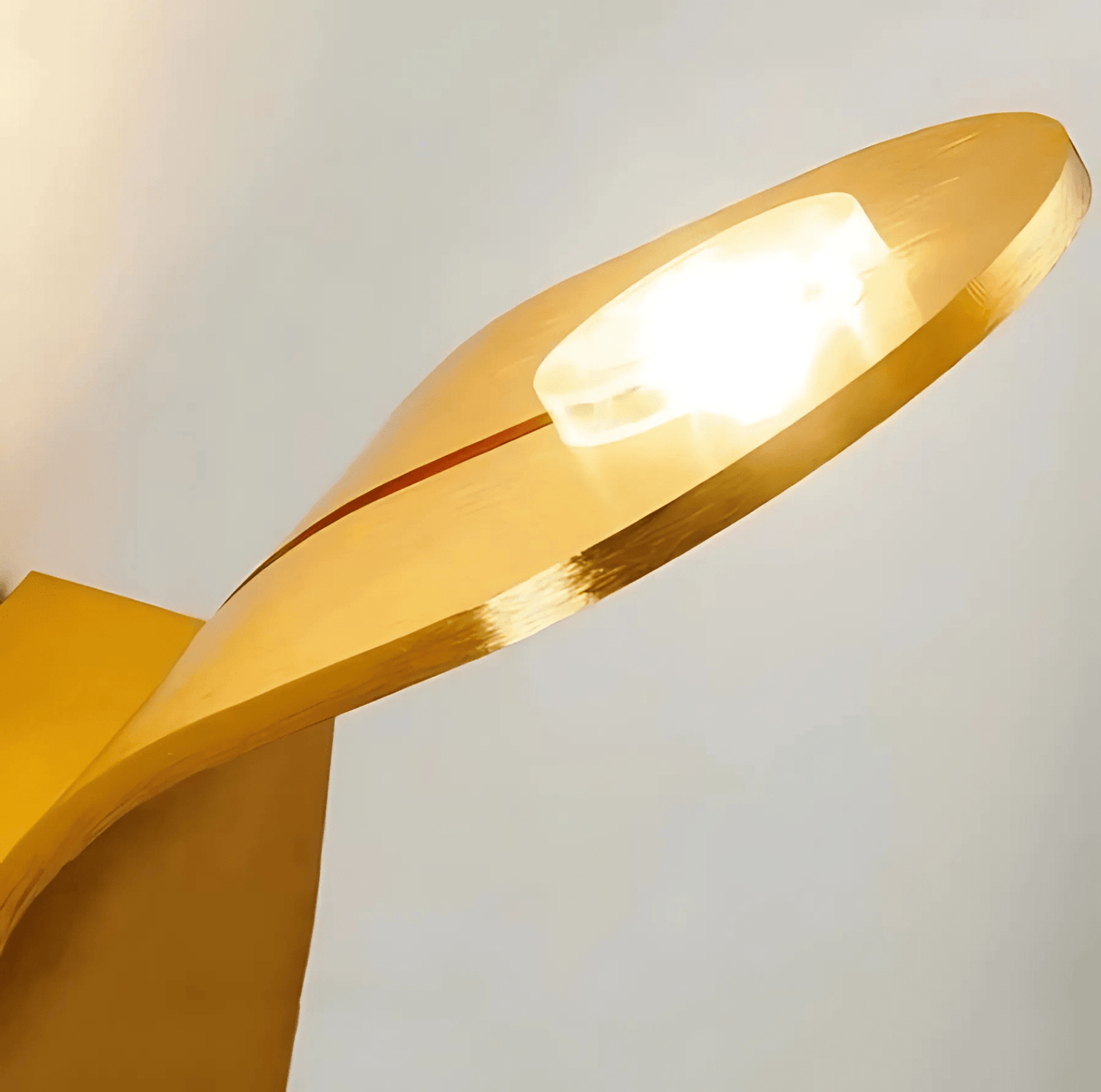 Skorter | Modern Curved Wall Lamp with LED Light