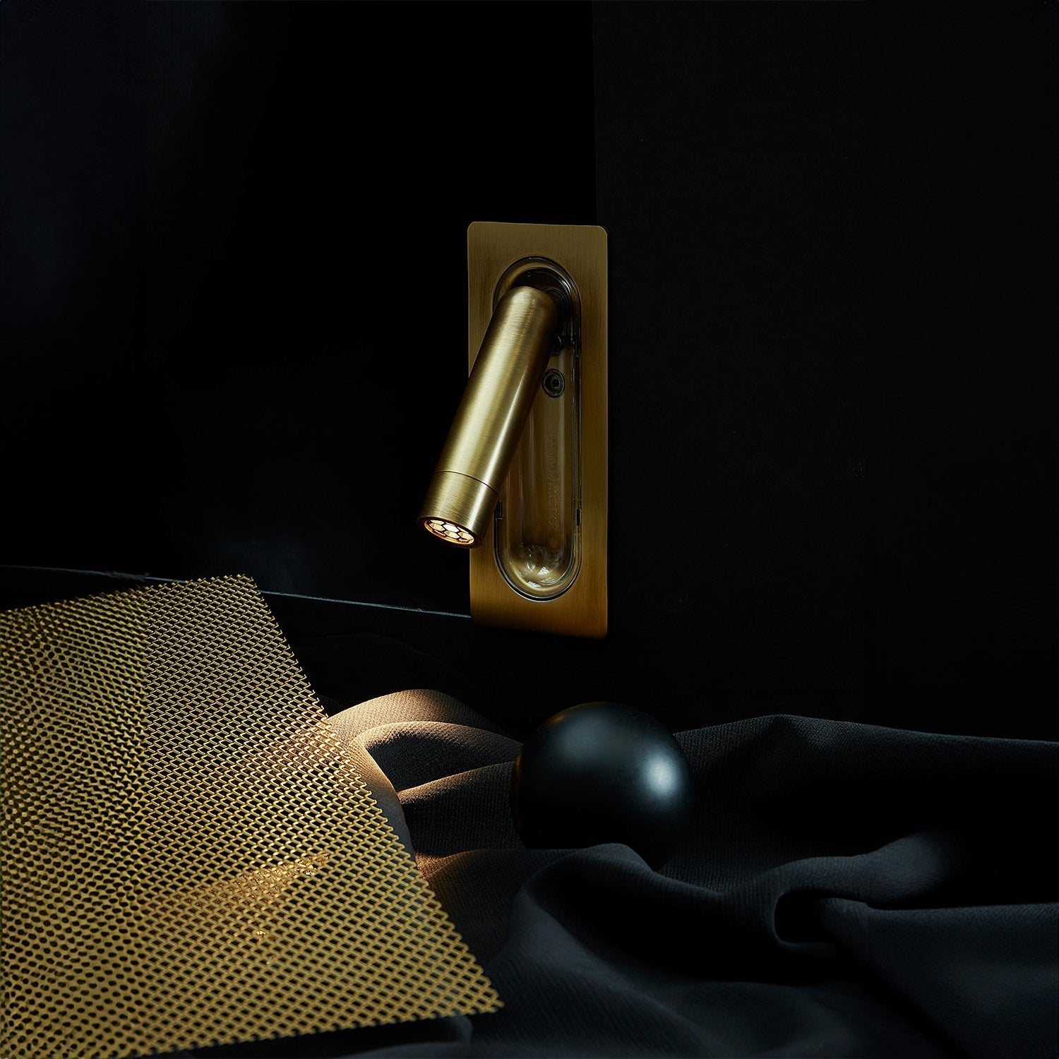 Lumina Focus wall sconce - Ledtube RSC wall sconce - SKØRTER