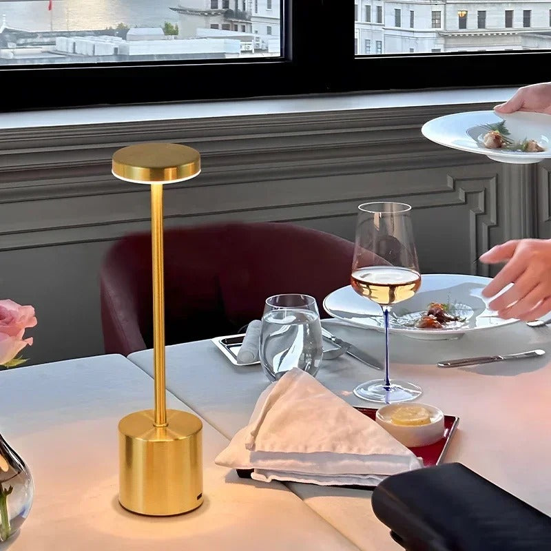 Skorter | Minimalist Restaurant Table Lamp