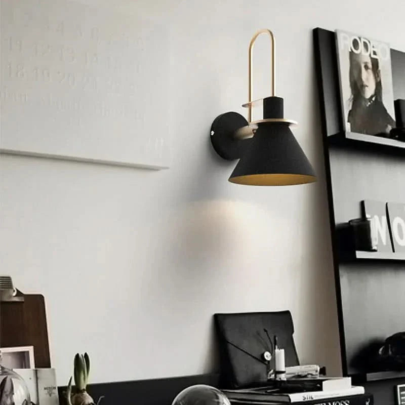 Skorter | Minimalist Wall Lamp with Modern Sleek Design