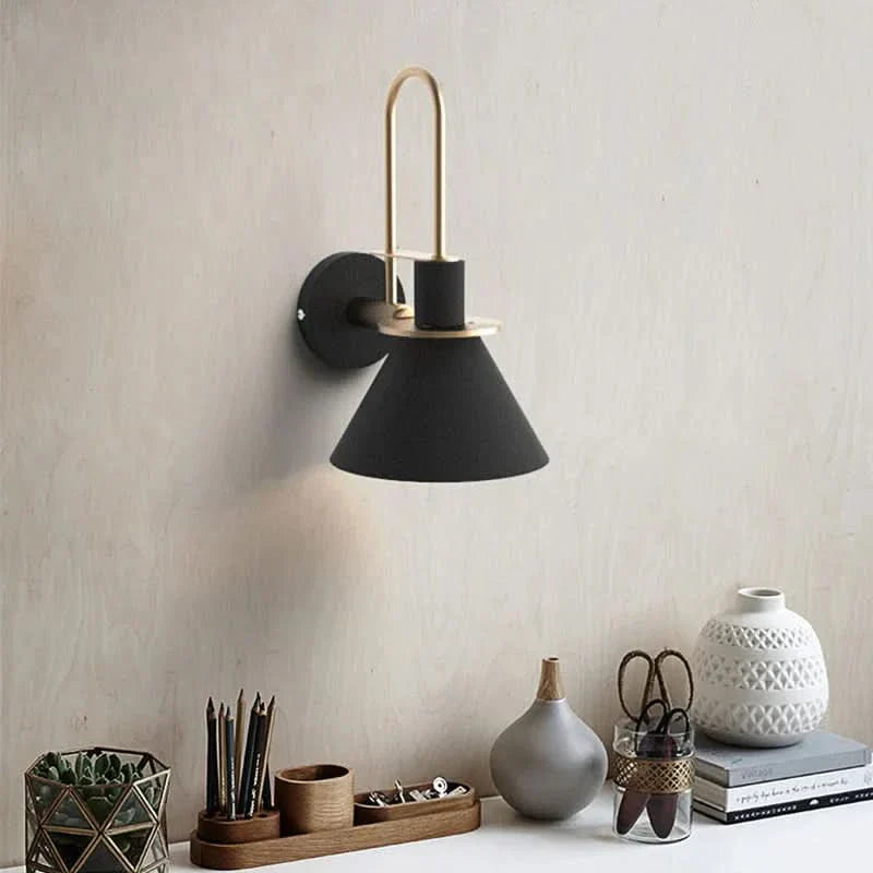Skorter | Minimalist Wall Lamp with Modern Sleek Design