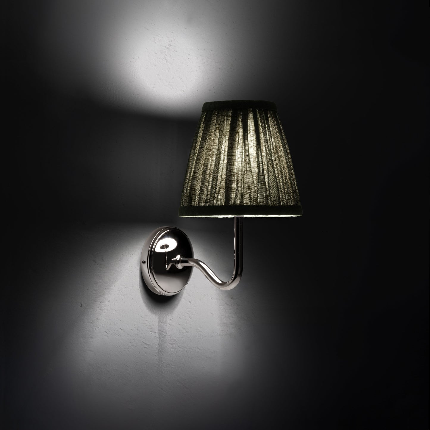 Skorter | Malvern Small Wall Lamp Pleated Deep Green - Polished Nickel