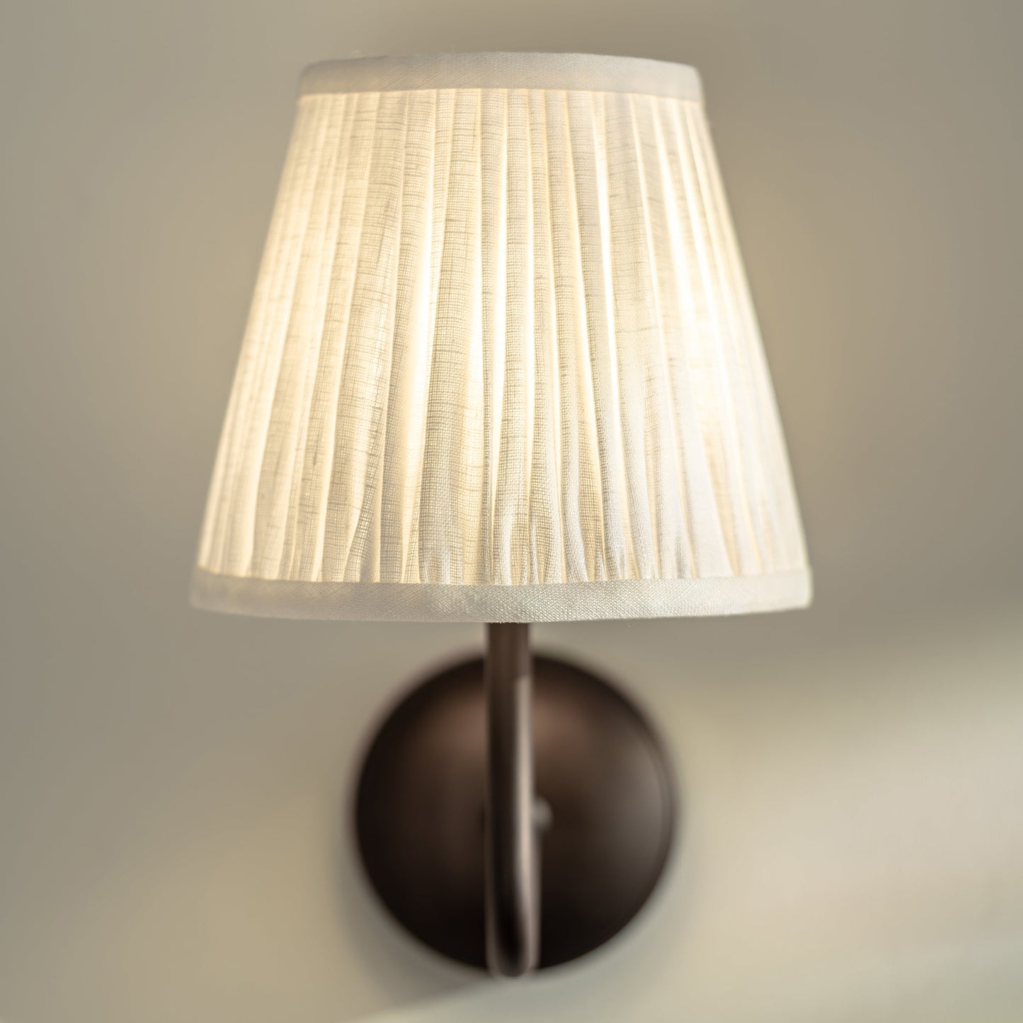 Skorter | Malvern Small Wall Lamp Pleated Alabaster White - Bronze