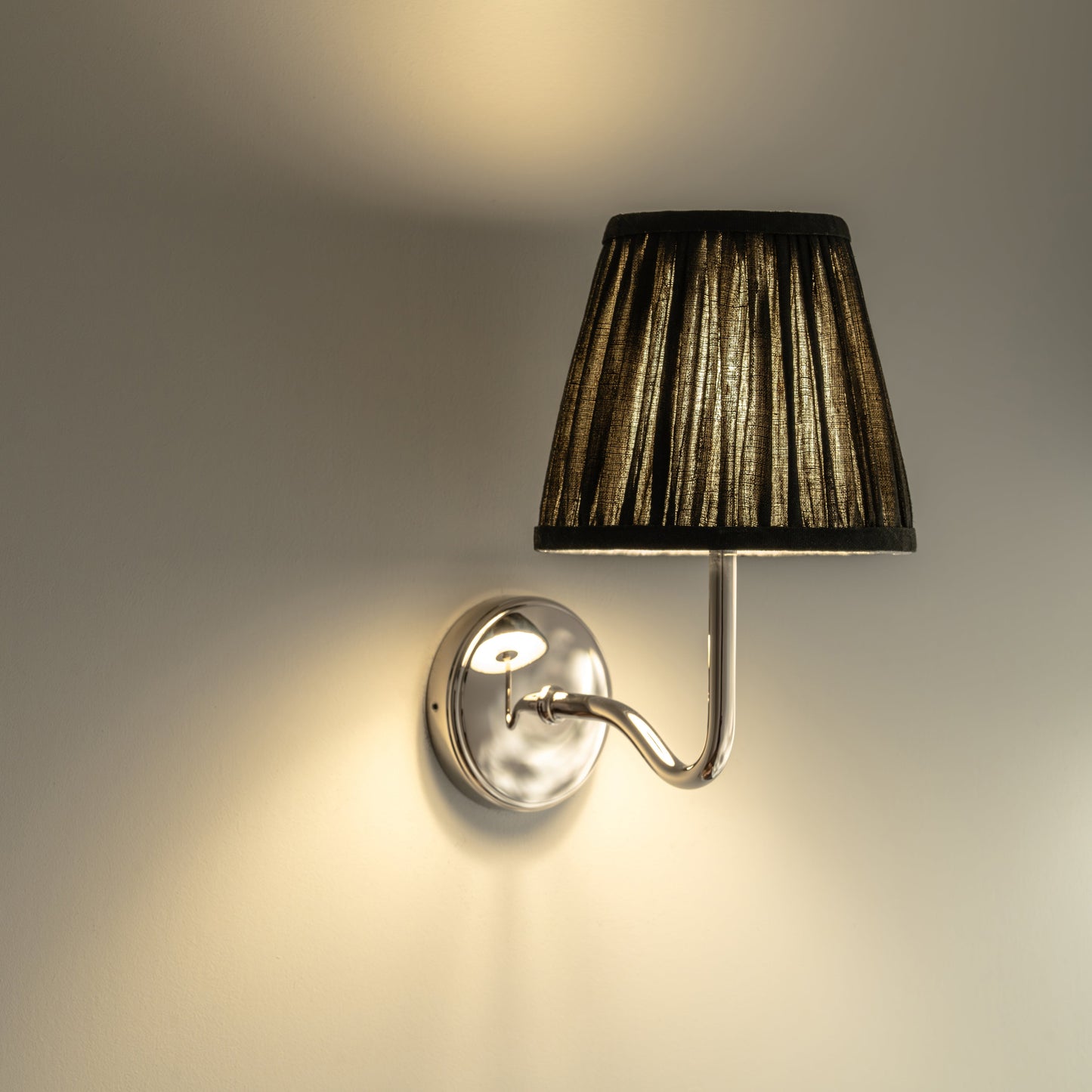 Skorter | Malvern Small Wall Lamp Pleated Deep Green - Polished Nickel