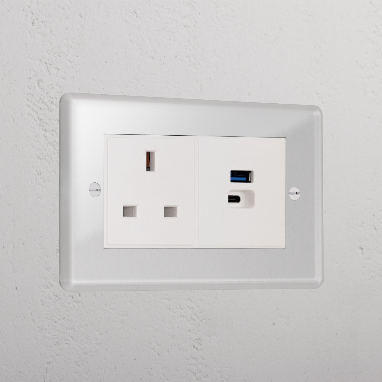 Skorter | 13A Socket + USB A+C Fast Charging - Clear White