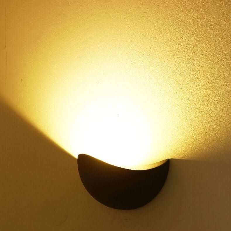 Skorter | Minimalist Half-Round LED Wall Light – Modern Indoor/Outdoor Lamp