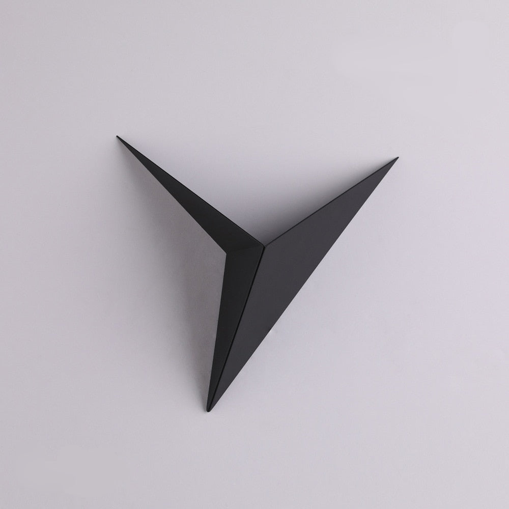 Skorter | Modern Triangular Wall Lamp - TrigoLux