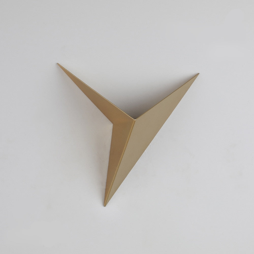 Skorter | Modern Triangular Wall Lamp - TrigoLux