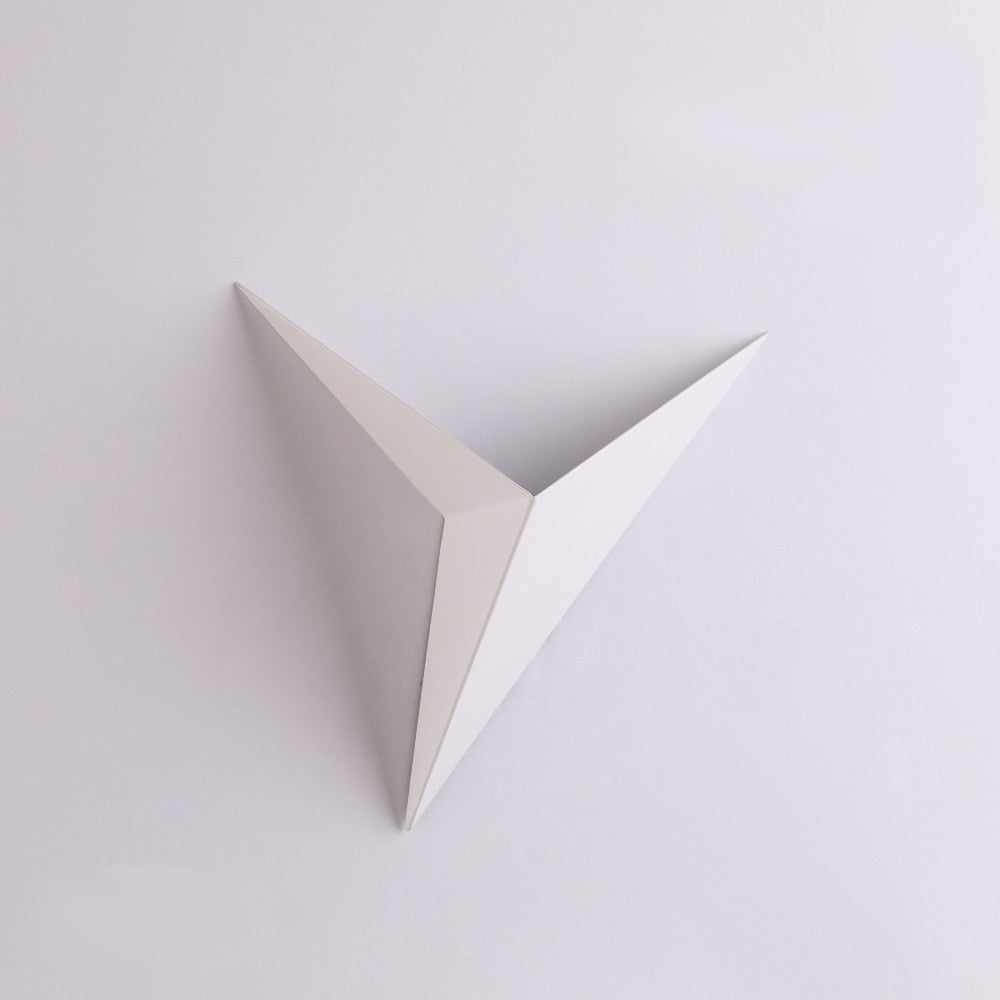 Skorter | Modern Triangular Wall Lamp - TrigoLux