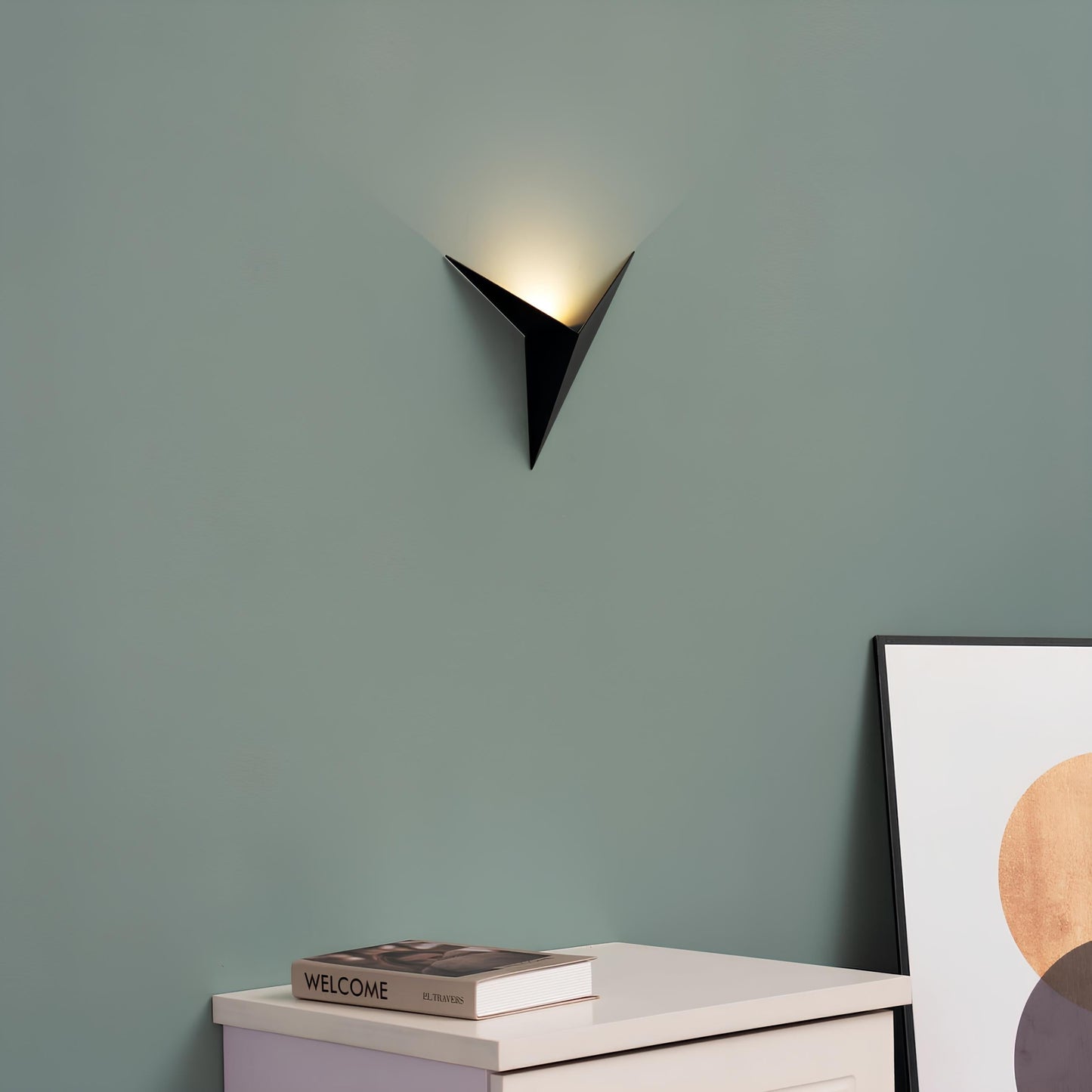 Skorter | Modern Triangular Wall Lamp - TrigoLux