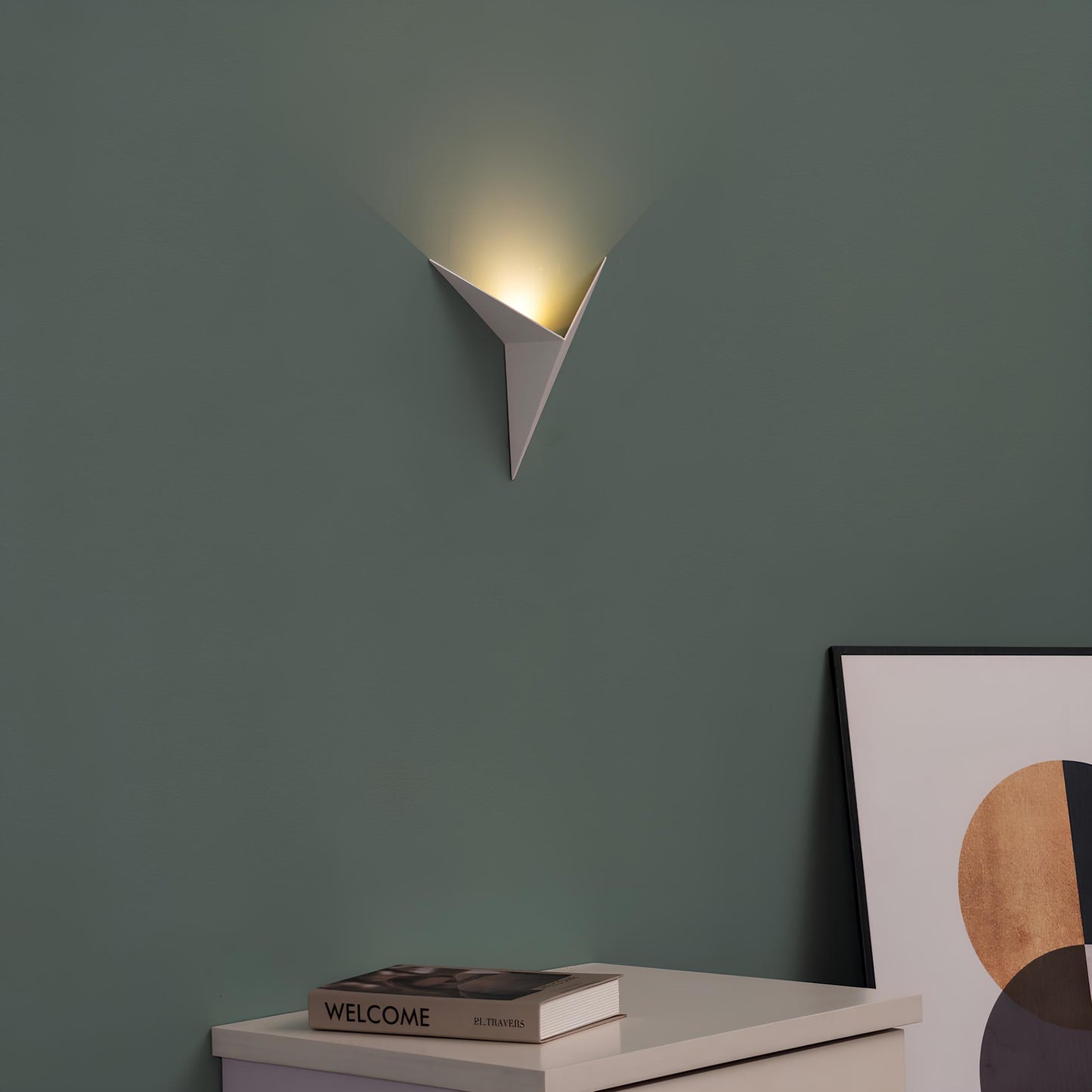 Skorter | Modern Triangular Wall Lamp - TrigoLux