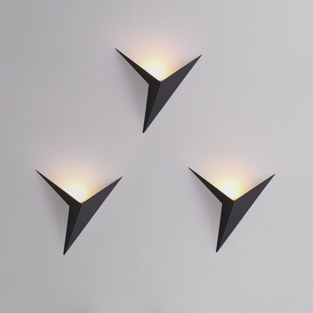 Skorter | Modern Triangular Wall Lamp - TrigoLux
