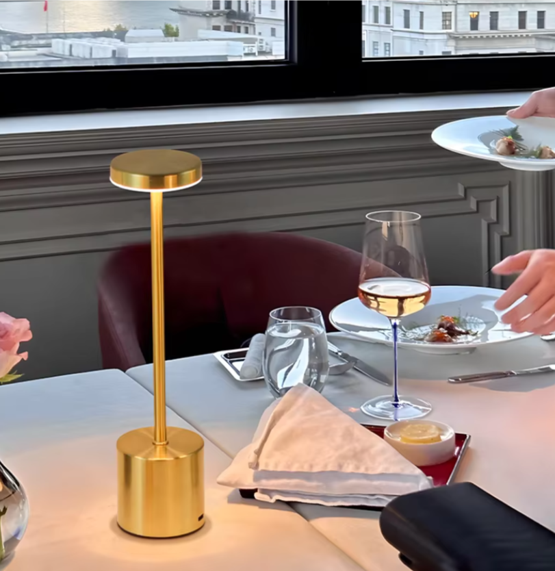 Skorter | Modern Metal Table Lamp