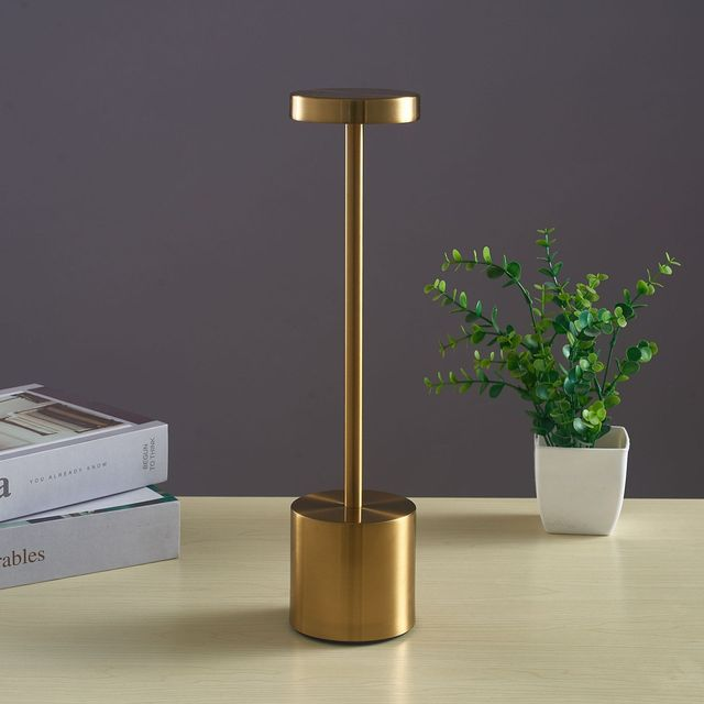 Skorter | Monax Iron Lamp