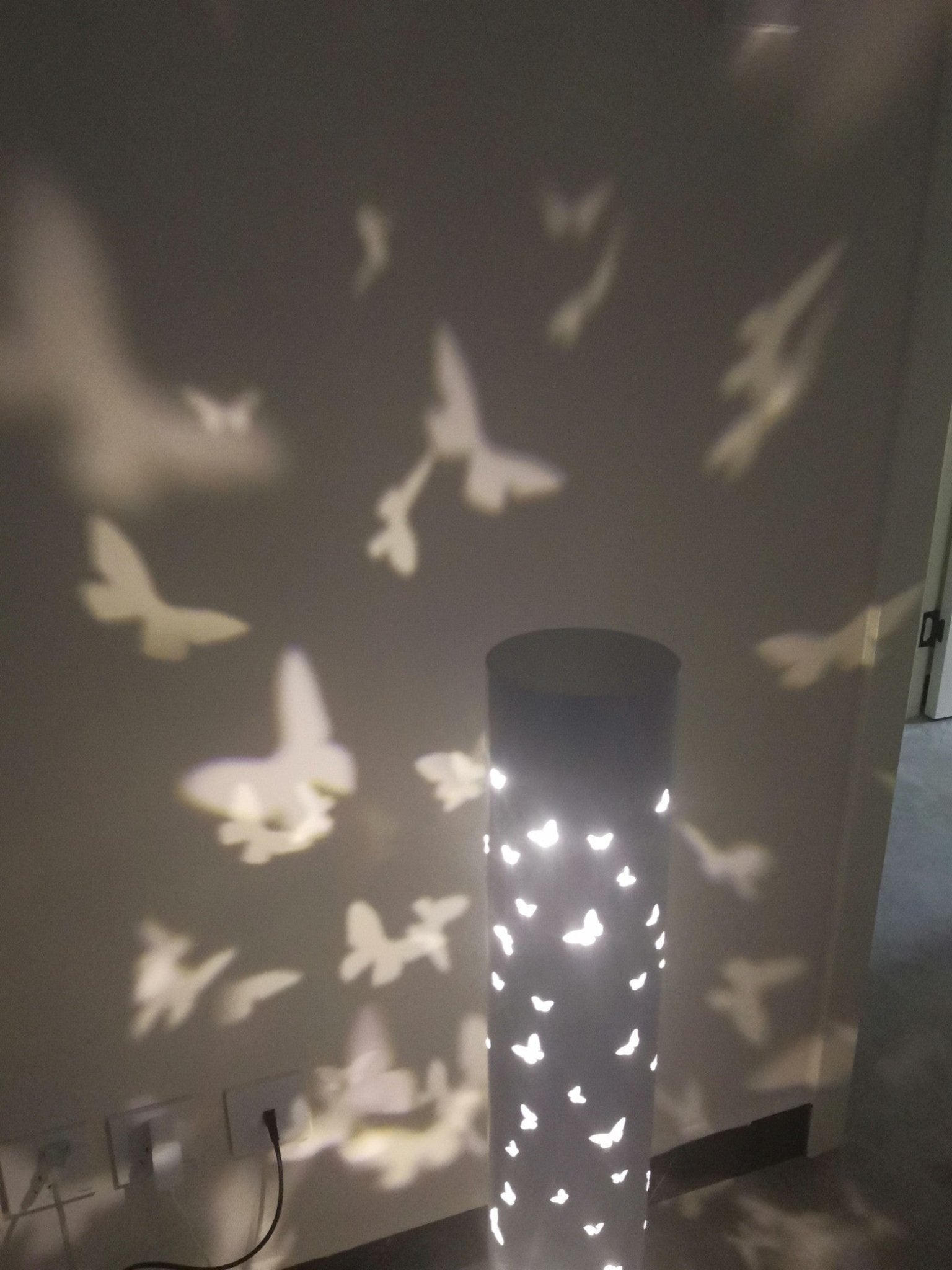 Norfried Column Floor Lamp - SKØRTER