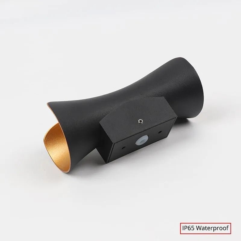 Skorter | LUXEFLARE – Weatherproof Curved LED Wall Lamp for Modern Outdoor Spaces