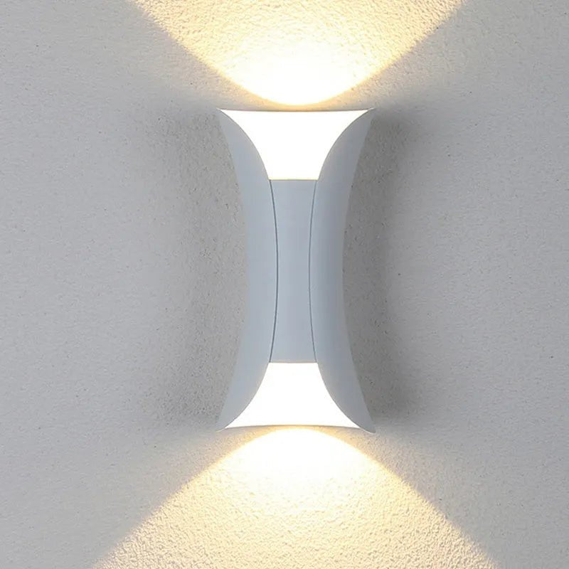 Skorter | LUXEFLARE – Weatherproof Curved LED Wall Lamp for Modern Outdoor Spaces
