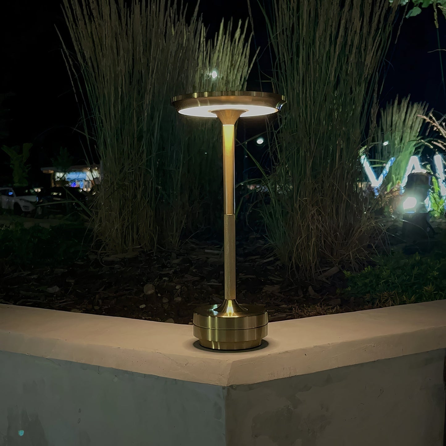 Skorter | LumenArt - Create an Atmosphere of Elegance with Thomas Table Lamp from LumenArt
