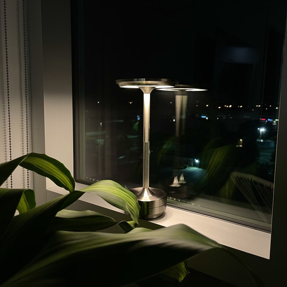Skorter | Ambient Metallic Wireless Table Lamp