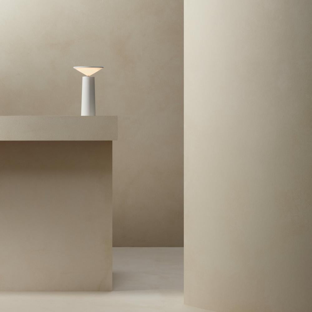 Skorter | Portable Dimmable Table Lamp - LumoFlex