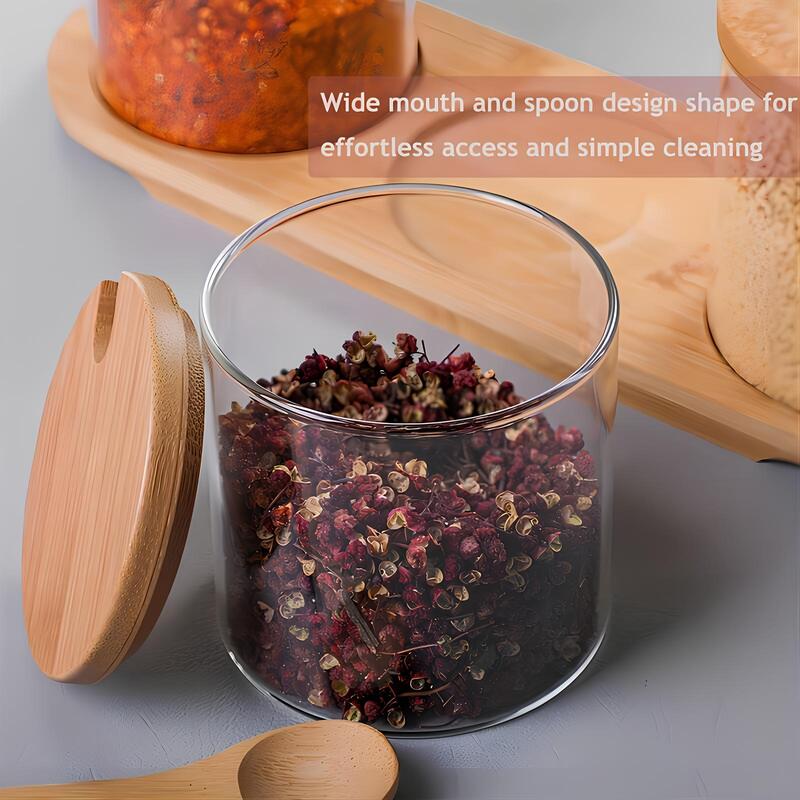 Skorter spice jar with lid and built-in spoons