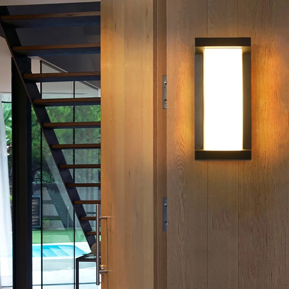 Skorter | Vertical LED Outdoor Light