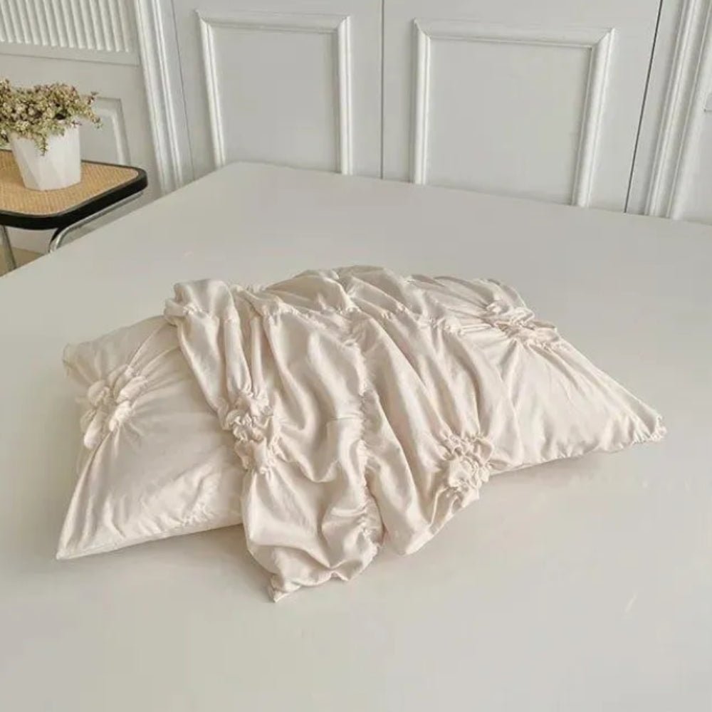 Skorter | RuffledWeave Duvet Set – Elegant ruffled flower duvet cover set made of microfiber