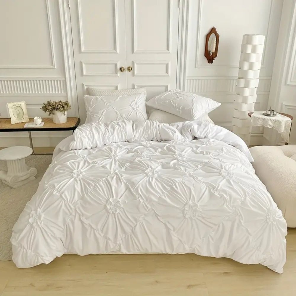 Skorter | RuffledWeave Duvet Set – Elegant ruffled flower duvet cover set made of microfiber