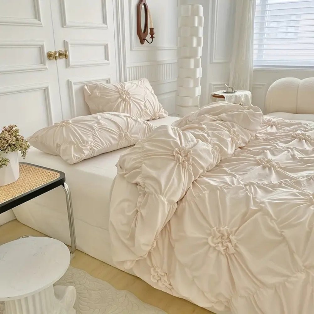 Skorter | RuffledWeave Duvet Set – Elegant ruffled flower duvet cover set made of microfiber