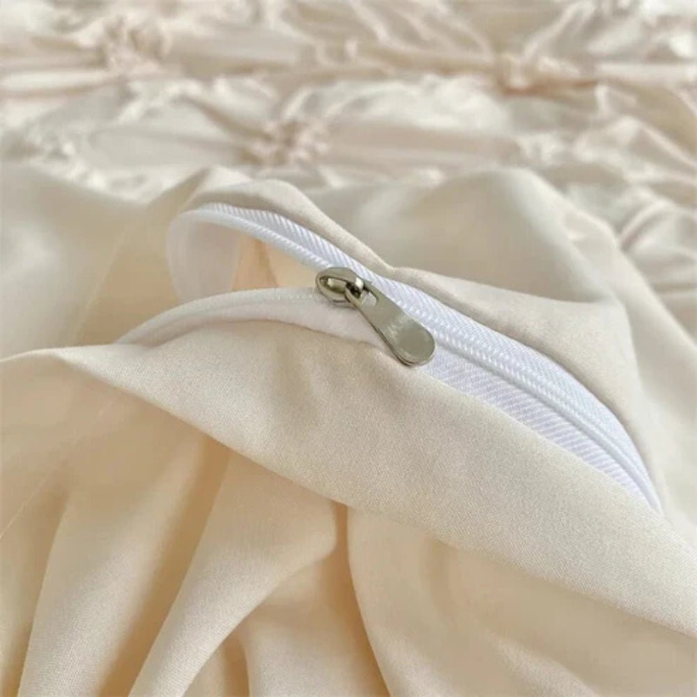 Skorter | RuffledWeave Duvet Set – Elegant ruffled flower duvet cover set made of microfiber