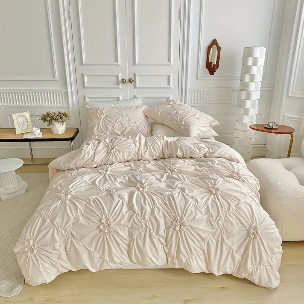 Skorter | RuffledWeave Duvet Set – Elegant ruffled flower duvet cover set made of microfiber
