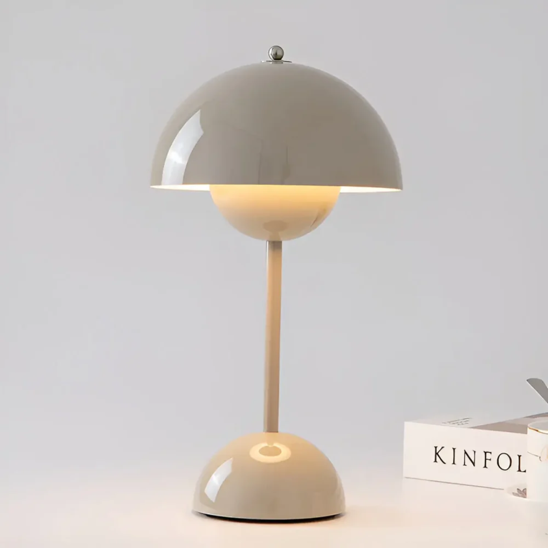 Skorter | Scandinavian Table Lamp with Luminous Flair - NordicBeam
