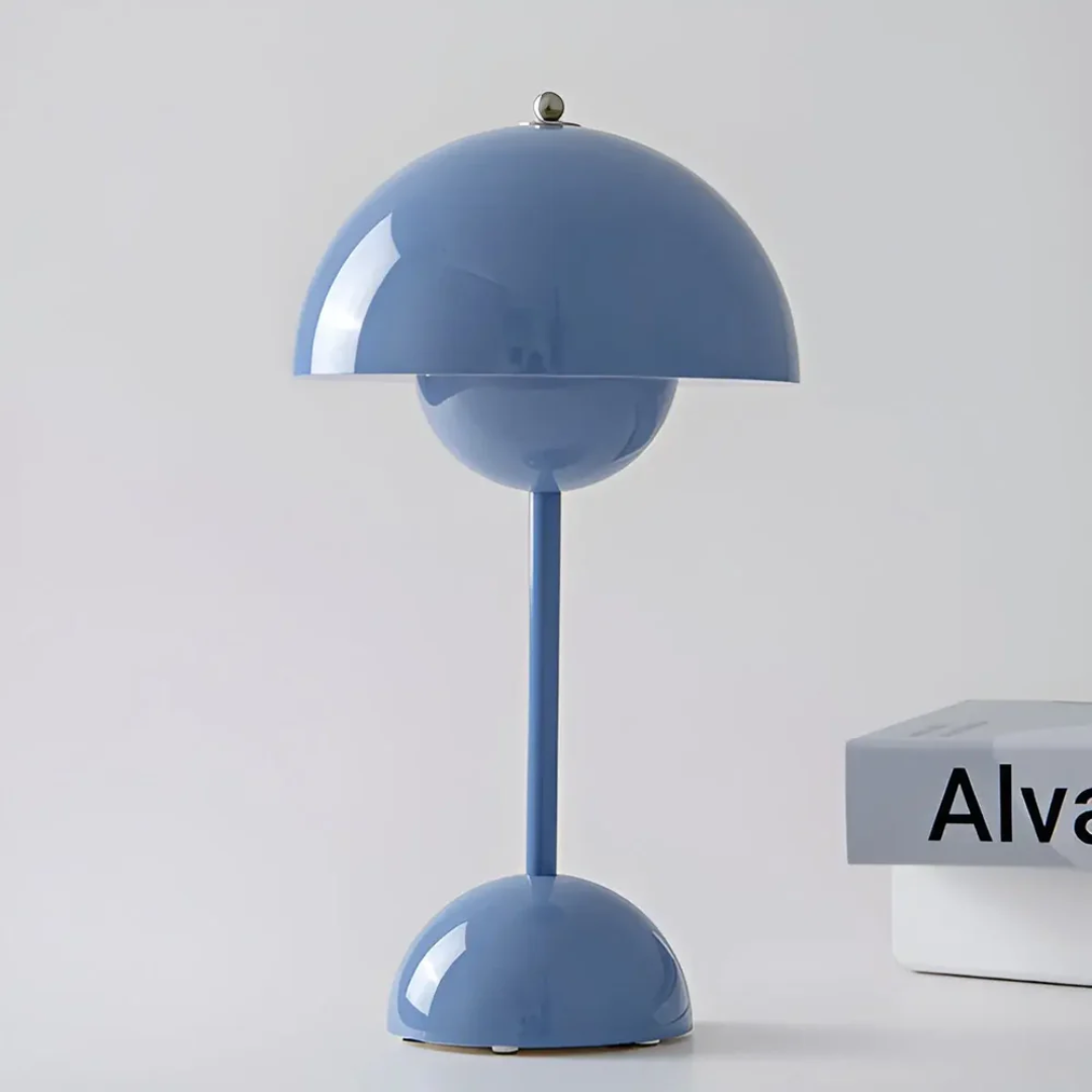 Skorter | Scandinavian Table Lamp with Luminous Flair - NordicBeam