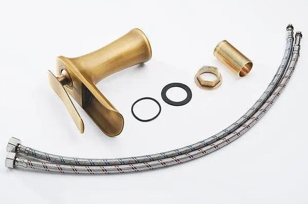 Single Handle Gold Bathroom Faucet - SKØRTER